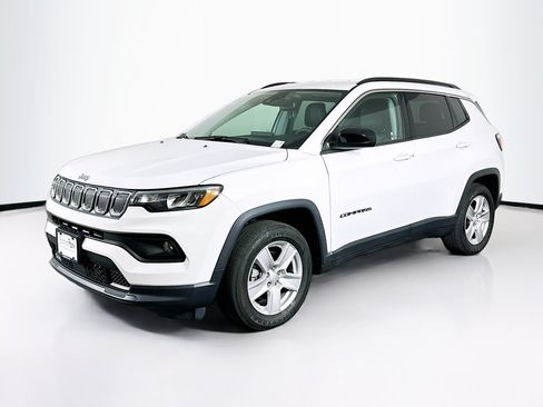 Used 2022 Jeep Compass Latitude FWD image 3