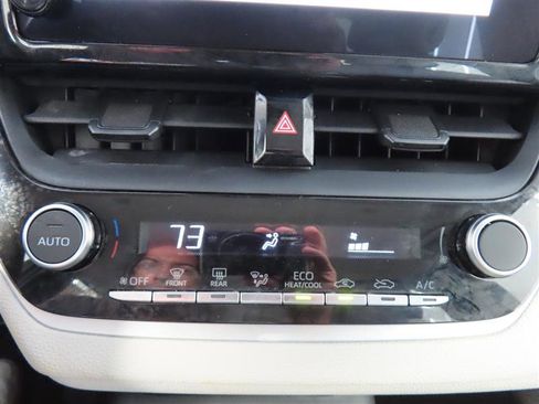Used 2025 Toyota Corolla LE AWD/4WD image 25