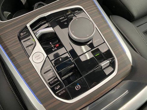 Used 2025 BMW X5 xDrive50e w/ Climate Comfort Package image 18