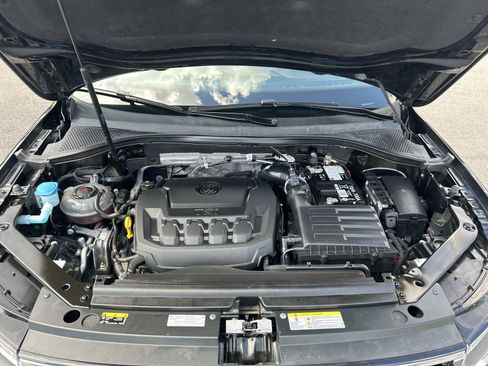 Certified 2024 Volkswagen Tiguan SE R-Line AWD/4WD image 11