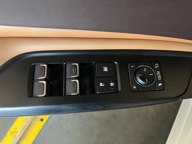 Used 2021 Lexus ES 300h w/ Accessory Package FWD image 28