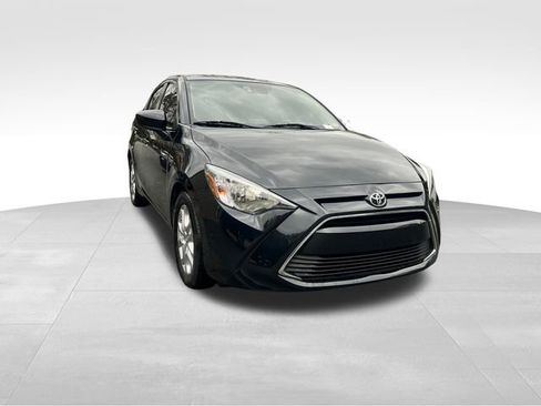 Used 2017 Toyota Yaris iA FWD image 7