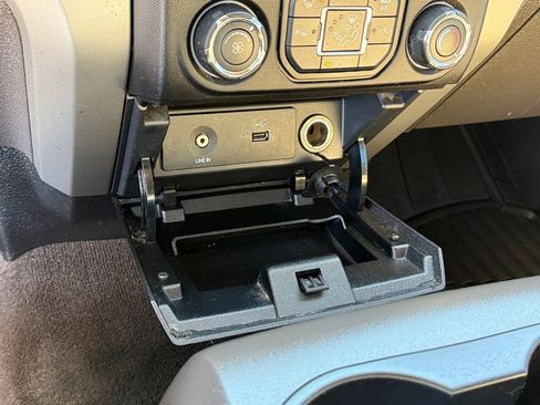 Used 2013 Ford F150 XLT w/ Luxury Equipment Group image 27