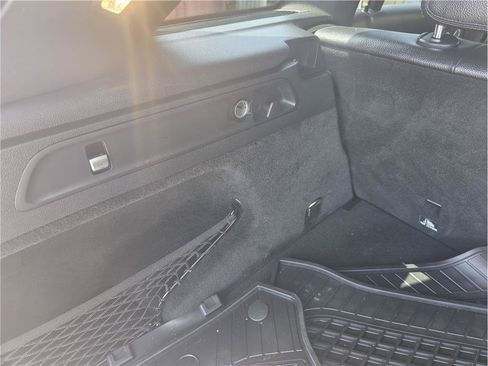 Used 2017 Mercedes-Benz GLC 300 4MATIC image 32
