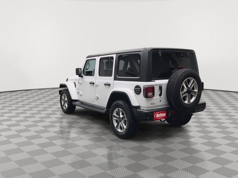 Used 2018 Jeep Wrangler Unlimited Sahara image 2