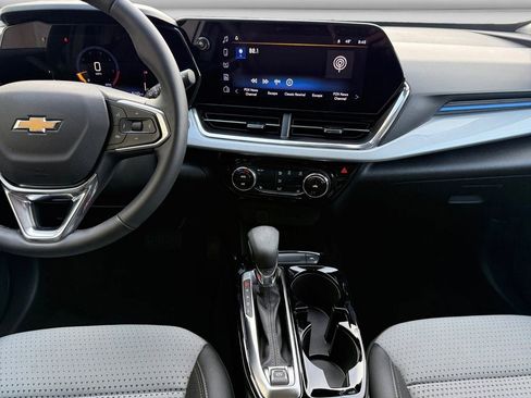 Used 2025 Chevrolet Trax LT w/ Driver Confidence Package image 13