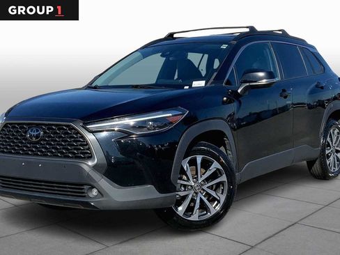 Used 2022 Toyota Corolla Cross XLE image 1