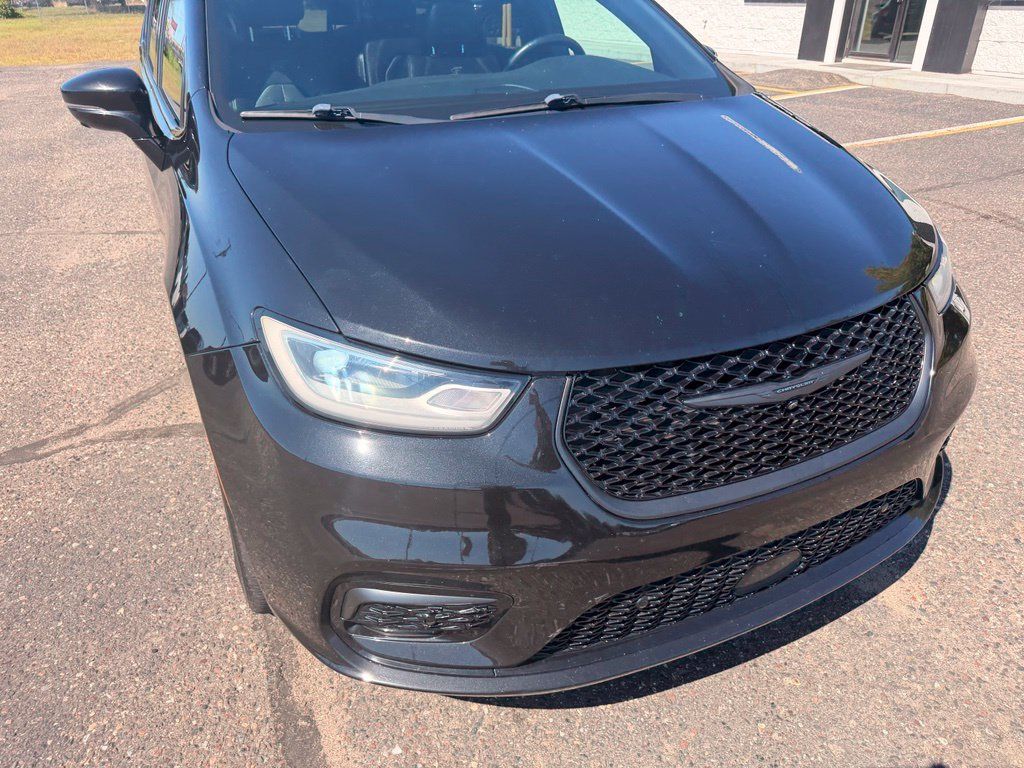 Used 2021 Chrysler Pacifica Touring-L w/ Uconnect Theater Family Group AWD/4WD image 13