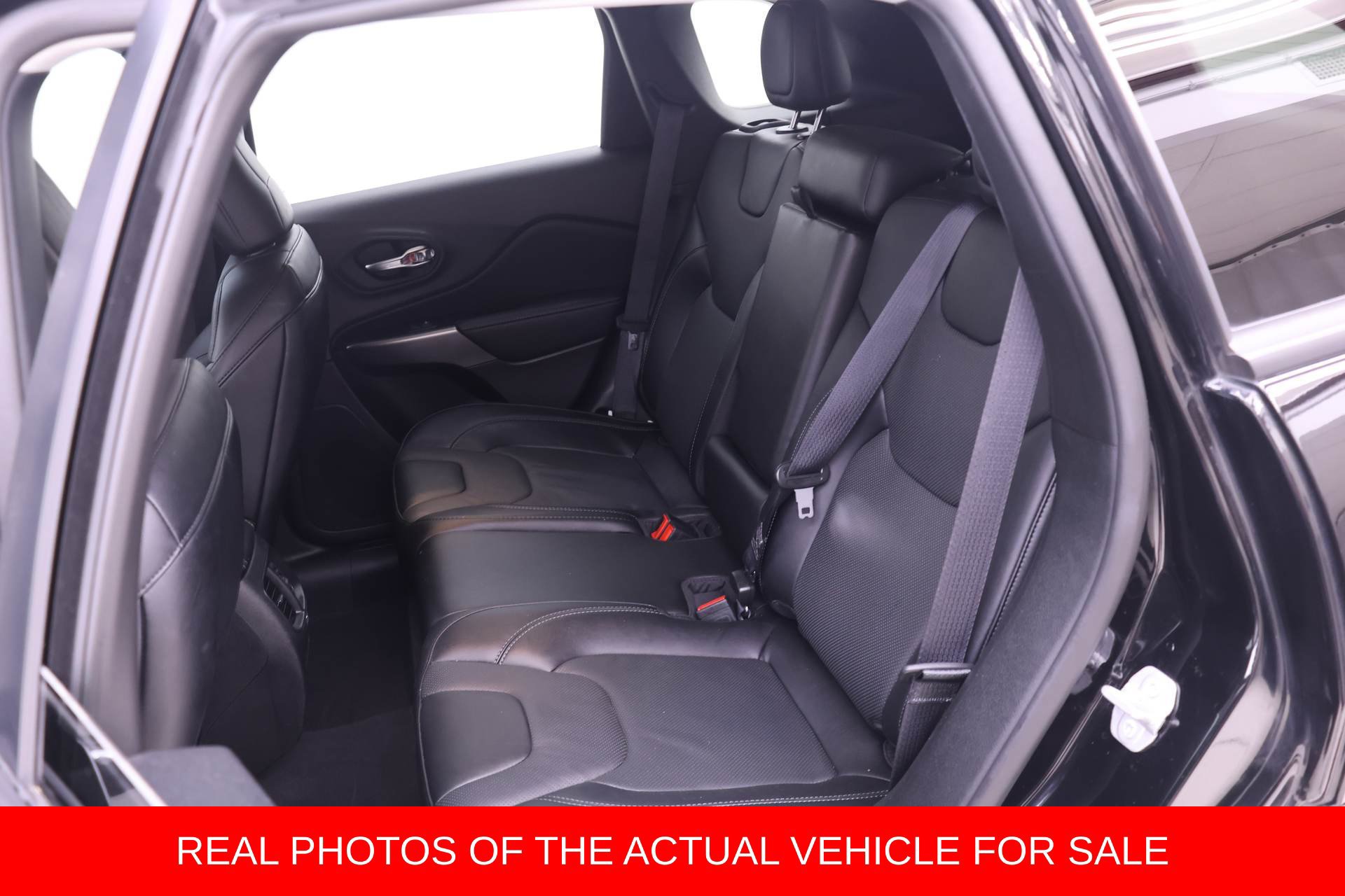 Used 2022 Jeep Cherokee Latitude Lux FWD image 11