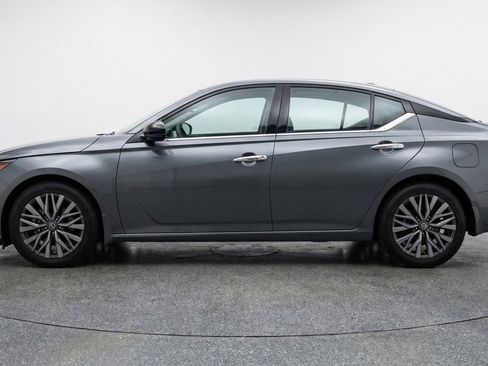 Used 2025 Nissan Altima 2.5 SV image 5