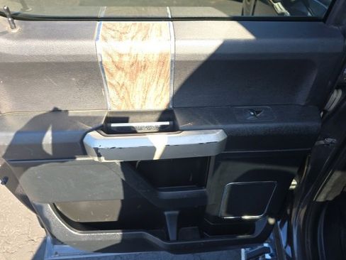 Used 2018 Ford F350 Lariat w/ Chrome Package image 20