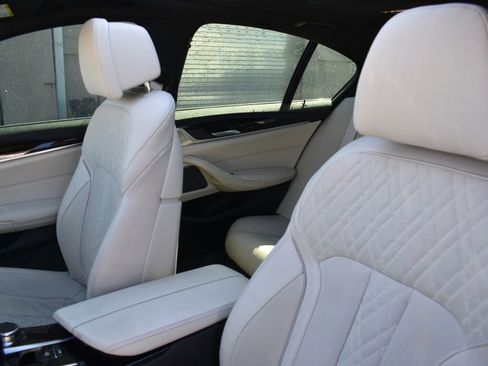 Used 2023 BMW 540i w/ Premium Package image 9