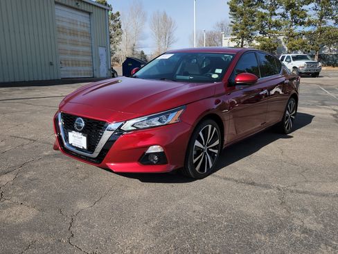 Used 2021 Nissan Altima 2.5 Platinum image 3