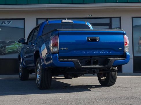 Used 2017 Toyota Tacoma Limited w/ Tow Package AWD/4WD image 4