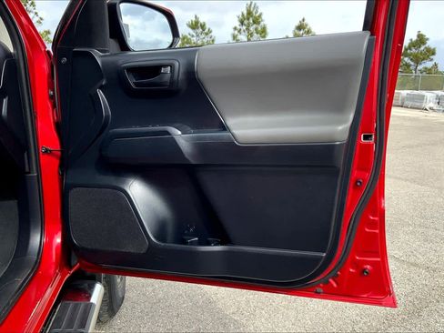 Used 2018 Toyota Tacoma SR w/ SR Convenience Package image 22