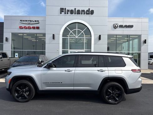 Used 2024 Jeep Grand Cherokee L Altitude AWD/4WD image 2