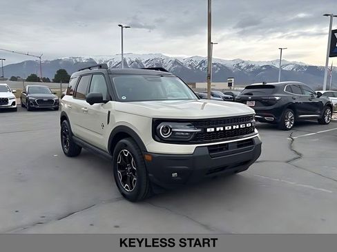 Used 2025 Ford Bronco Sport Outer Banks w/ Outer Banks Tech Package+ image 2