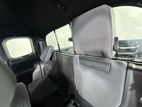 Used 2017 Toyota Tacoma TRD Sport image 16