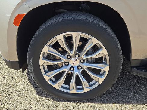 Used 2024 GMC Yukon Denali image 11