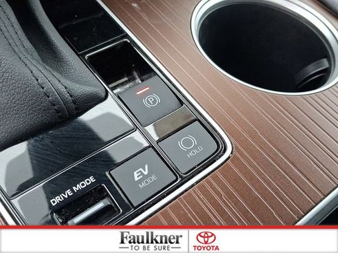 Certified 2024 Toyota Sienna XLE image 22