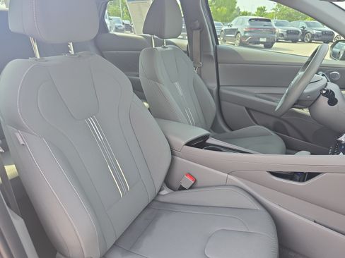 Used 2022 Hyundai Elantra Blue FWD image 10