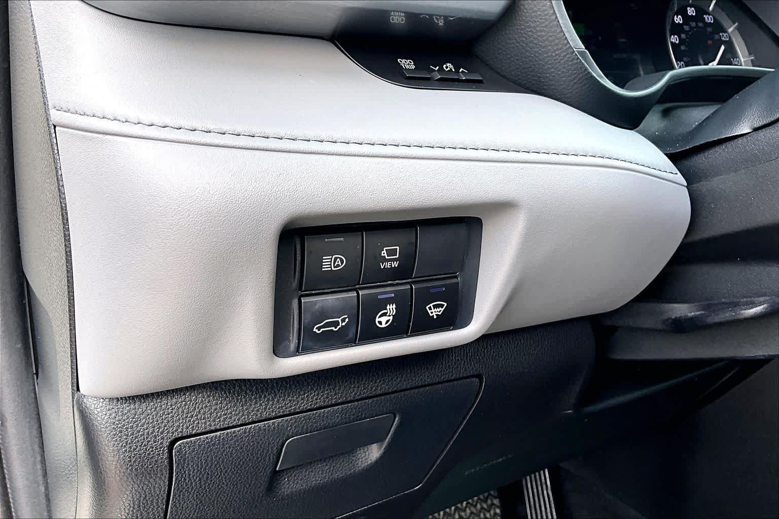 Used 2020 Toyota Highlander Limited FWD image 31