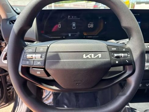 Used 2025 Kia K4 FWD image 27