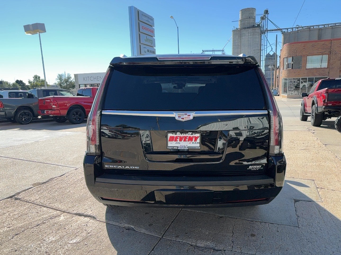 Used 2019 Cadillac Escalade Premium Luxury AWD/4WD image 7