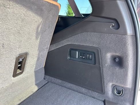 Used 2021 Cadillac Escalade Premium Luxury w/ LPO, Illumination Package AWD/4WD image 22