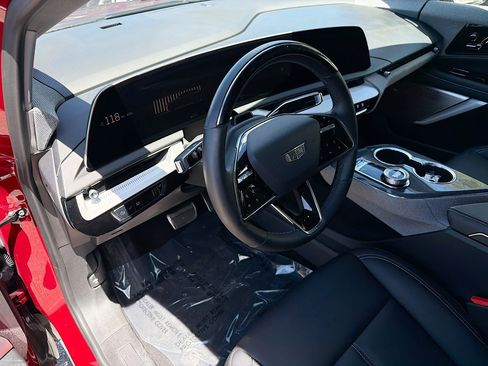 Used 2025 Cadillac Optiq Sport 1 AWD/4WD image 26