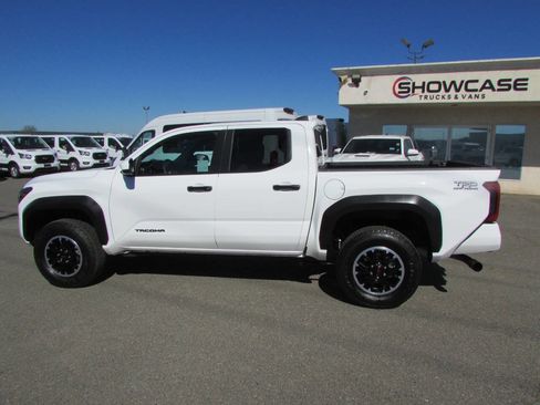 Used 2025 Toyota Tacoma TRD Off-Road image 11