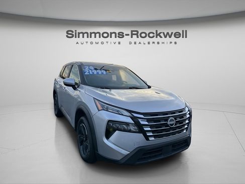 Used 2024 Nissan Rogue SV image 1