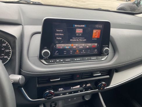 Used 2025 Nissan Rogue SV image 19