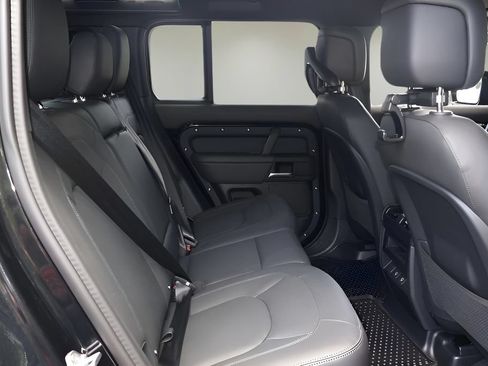 Used 2025 Land Rover Defender 110 X-Dynamic SE AWD/4WD image 16