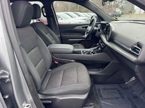 Used 2024 Chevrolet Traverse LT image 24