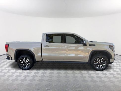 Used 2022 GMC Sierra 1500 AT4 w/ AT4 Premium Package AWD/4WD image 4