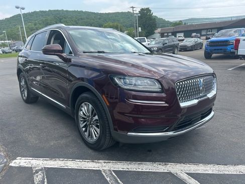 Used 2022 Lincoln Nautilus Standard w/ Premium Package image 3