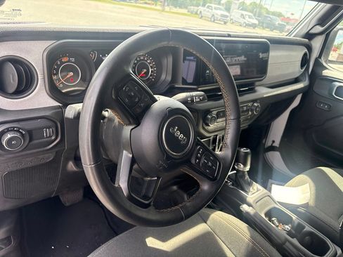 Used 2024 Jeep Wrangler Unlimited Sport AWD/4WD image 4