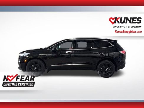 Used 2024 Buick Enclave Essence image 8