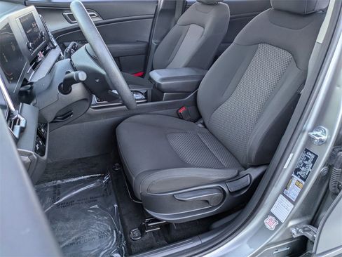 Used 2024 Kia Sportage LX image 14