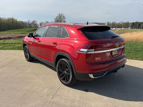 Used 2022 Volkswagen Atlas Cross Sport SE FWD image 7