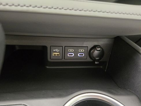 Used 2023 Toyota Highlander L FWD image 26