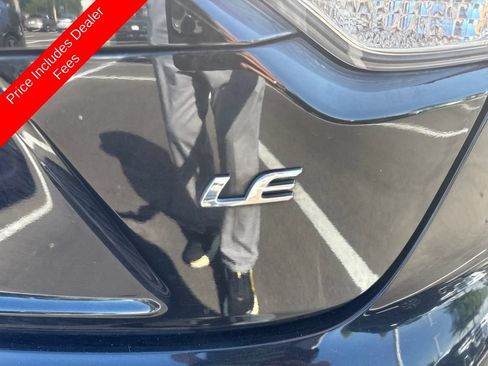 Used 2022 Toyota Corolla LE FWD image 7