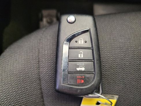 Used 2021 Toyota Corolla LE image 32