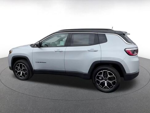 Used 2025 Jeep Compass Limited AWD/4WD image 9