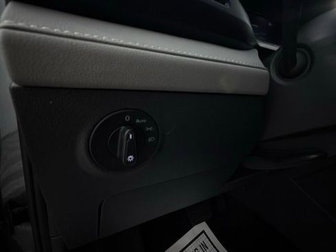 Used 2024 Volkswagen Taos SE image 28