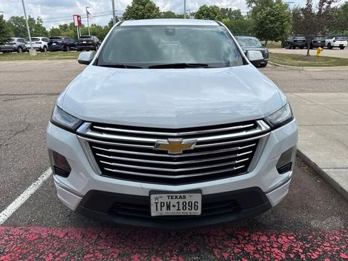 Used 2023 Chevrolet Traverse Premier FWD image 2