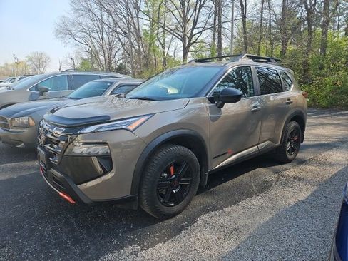 Certified 2025 Nissan Rogue SV image 3