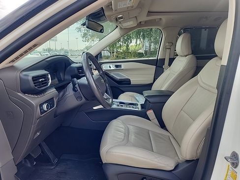 Used 2022 Ford Explorer Platinum w/ Technology Package image 16