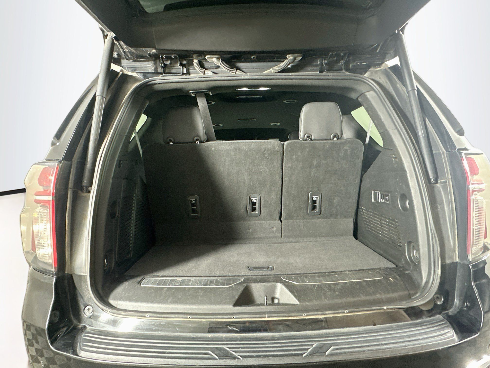 Used 2023 Chevrolet Tahoe Premier RWD image 29
